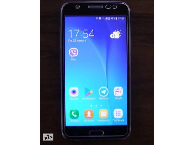 Мобільний телефон Samsung Galaxy J5